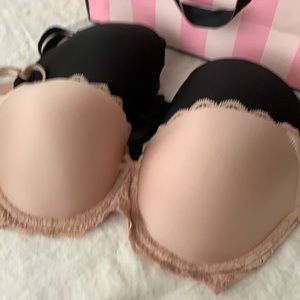32DD NEVER WORN STILL WITH TAG